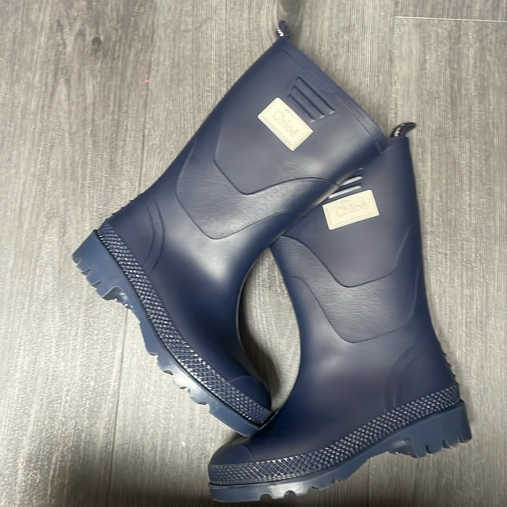 Chloe kid rain boots. Comes with box